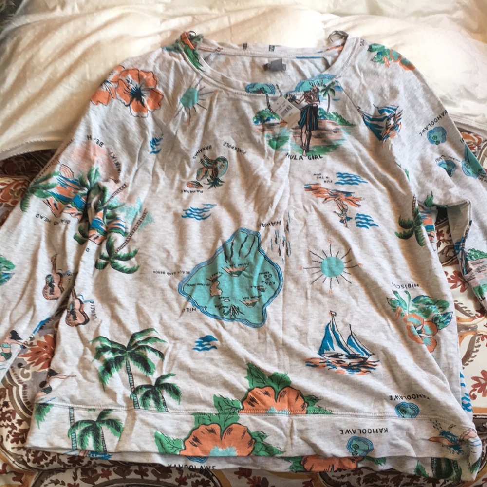 ⭐️PRICE DROP ⭐️Hawaiian long sleeve comfy shirt